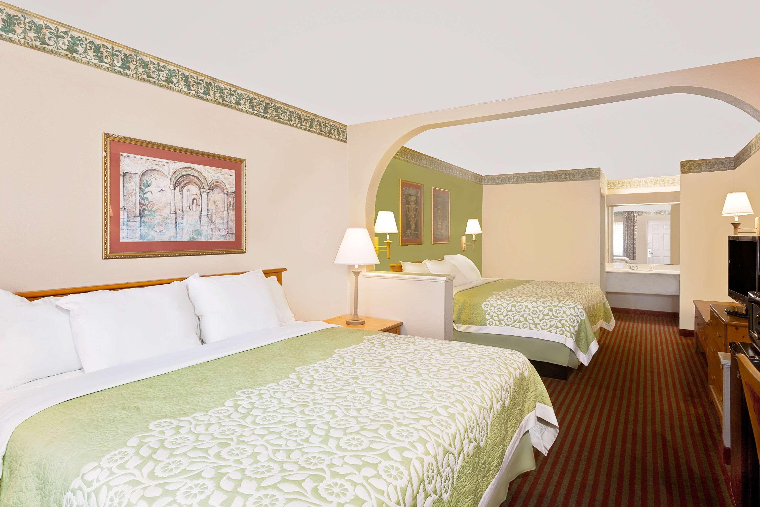 Days Inn & Suites By Wyndham Starkville Dış mekan fotoğraf