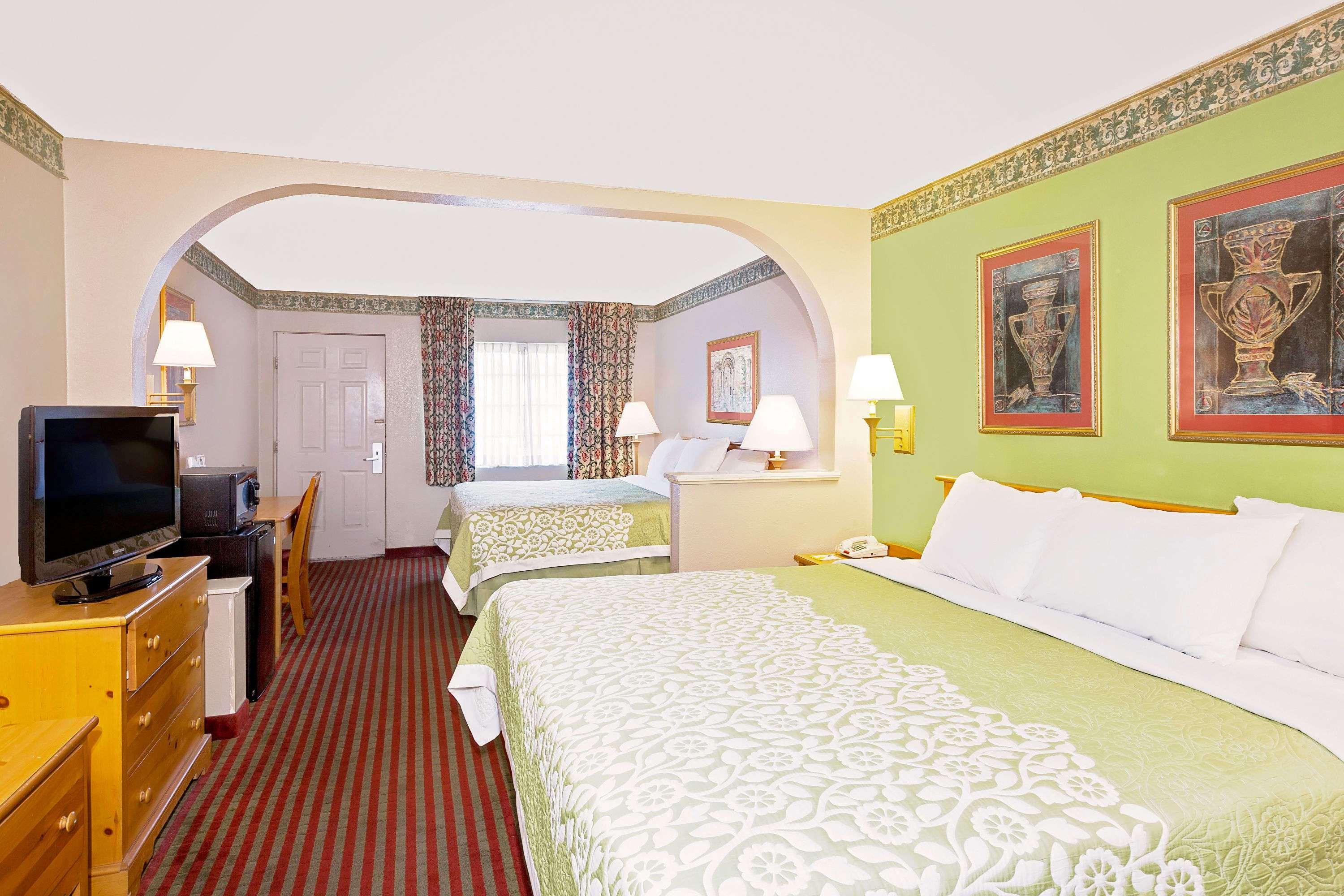 Days Inn & Suites By Wyndham Starkville Dış mekan fotoğraf