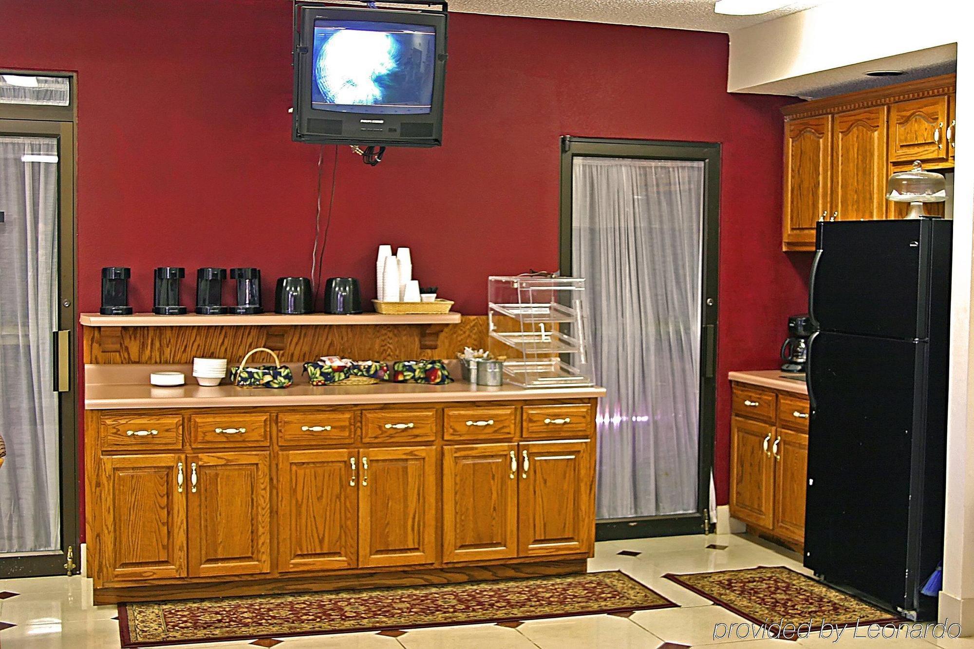 Days Inn & Suites By Wyndham Starkville Restoran fotoğraf