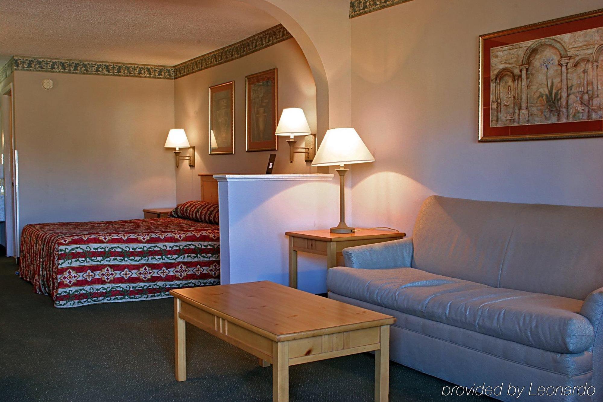 Days Inn & Suites By Wyndham Starkville Oda fotoğraf