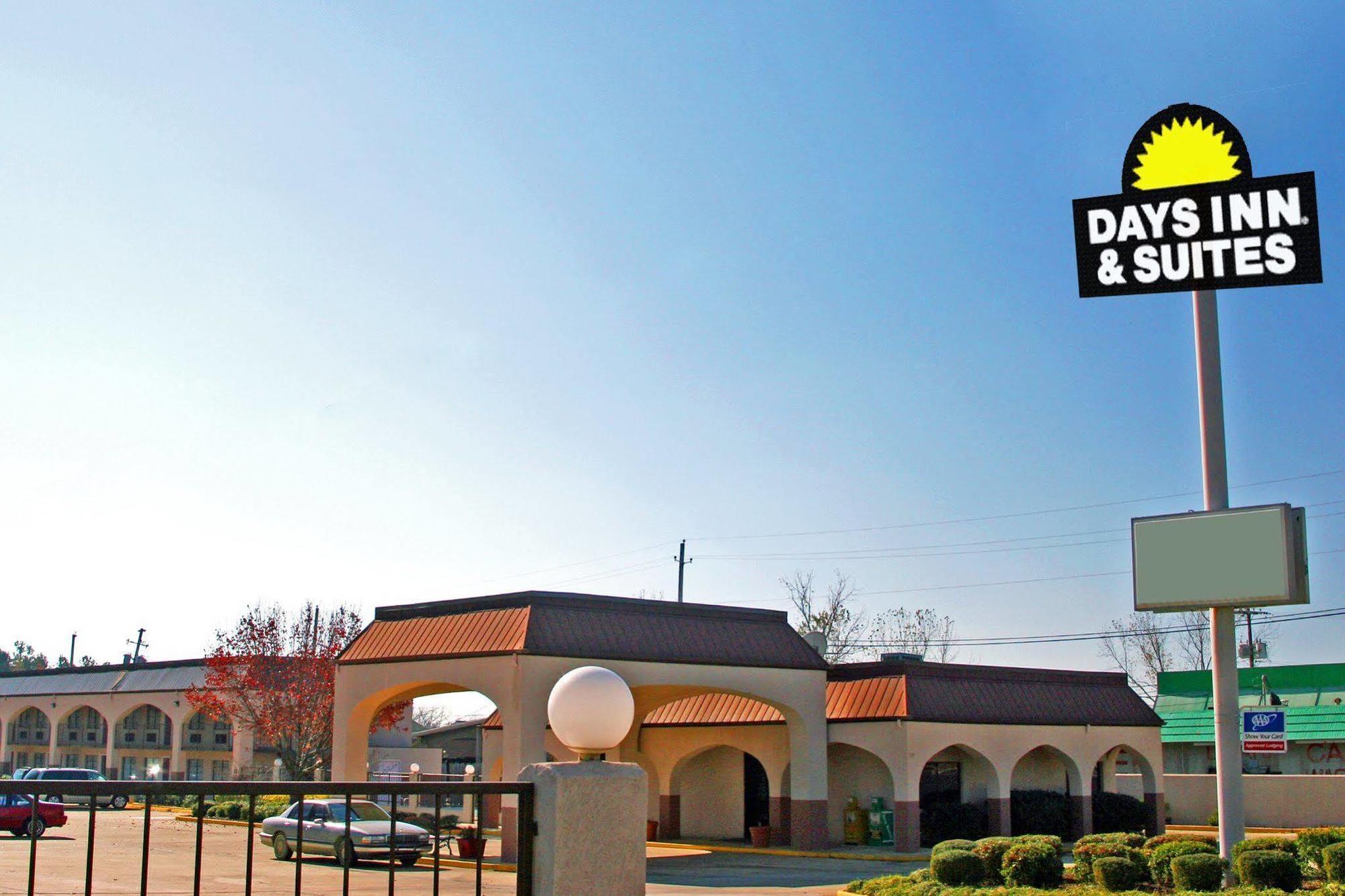 Days Inn & Suites By Wyndham Starkville Dış mekan fotoğraf