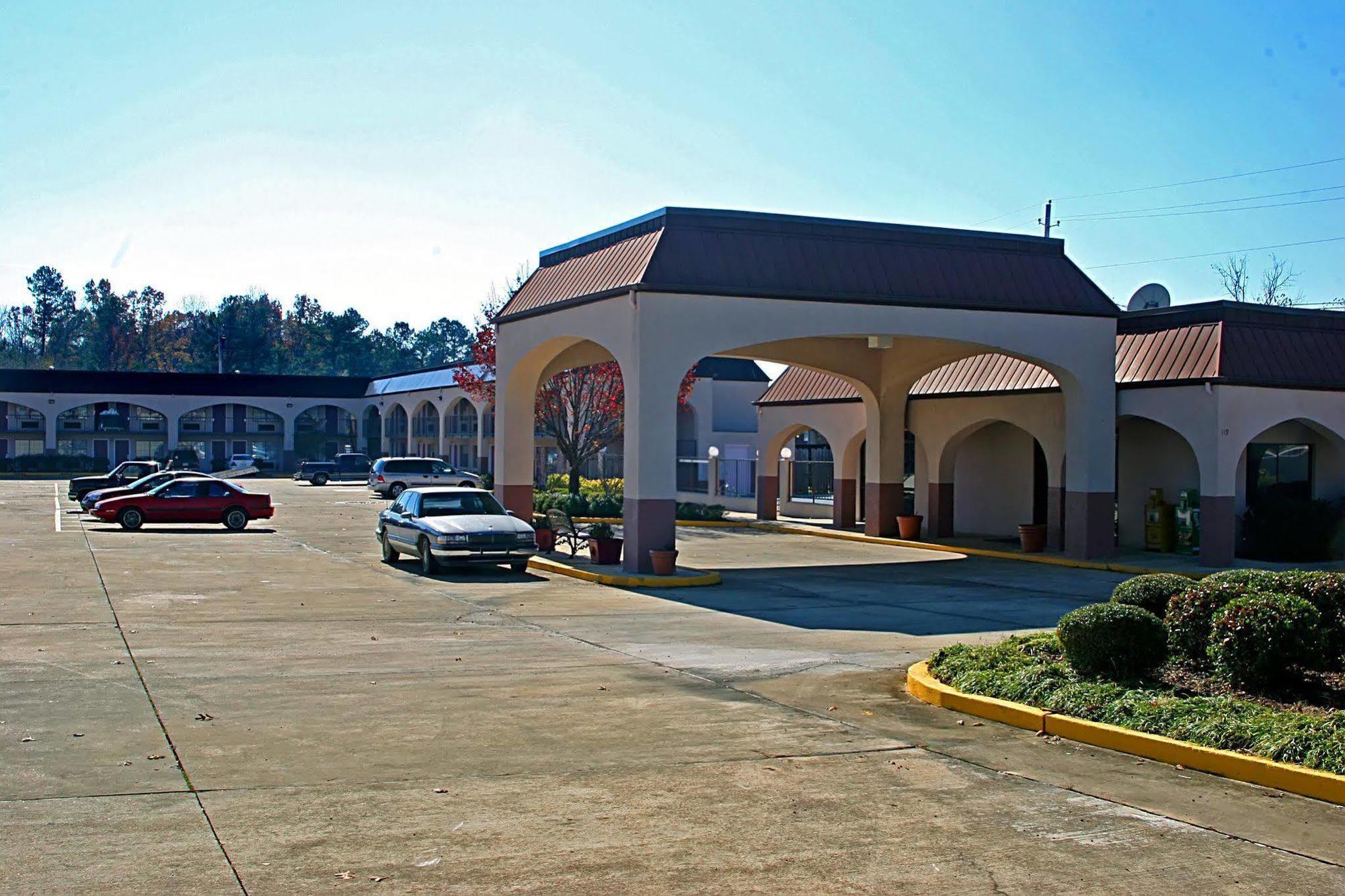Days Inn & Suites By Wyndham Starkville Dış mekan fotoğraf